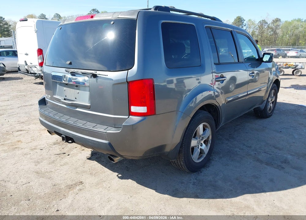 2011 HONDA PILOT EX-L VIN: 5FNYF3H63BB001434