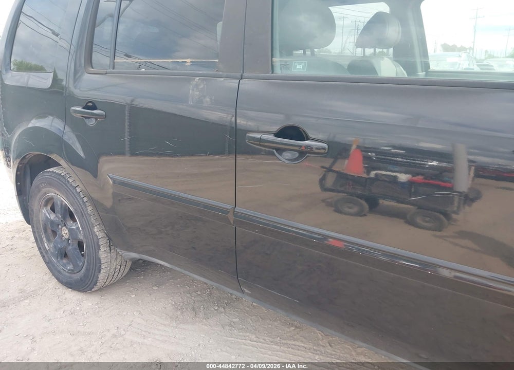 2011 HONDA PILOT EX-L VIN: 5FNYF4H56BB057591