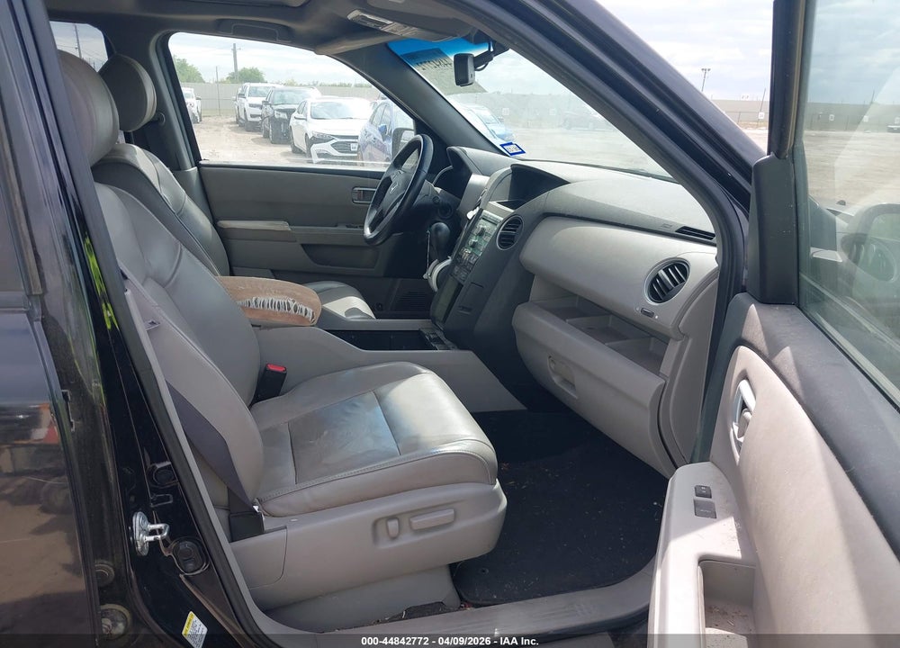 2011 HONDA PILOT EX-L VIN: 5FNYF4H56BB057591