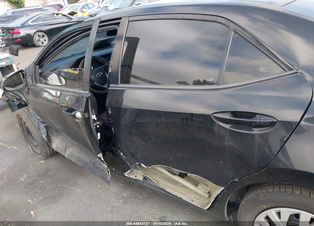 2017 TOYOTA COROLLA LE VIN: 5YFBURHE0HP622018