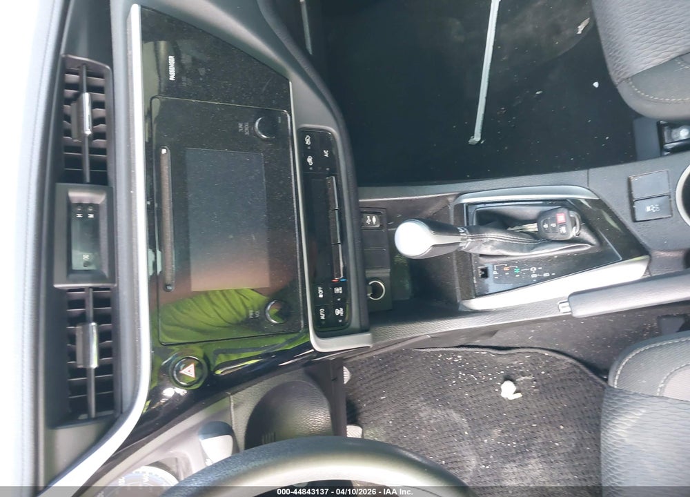 2017 TOYOTA COROLLA LE VIN: 5YFBURHE0HP622018