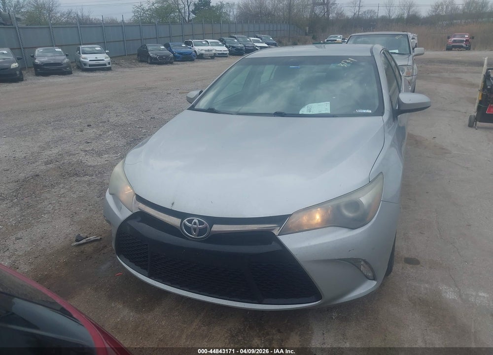 2015 TOYOTA CAMRY SE VIN: 4T1BF1FK5FU040710