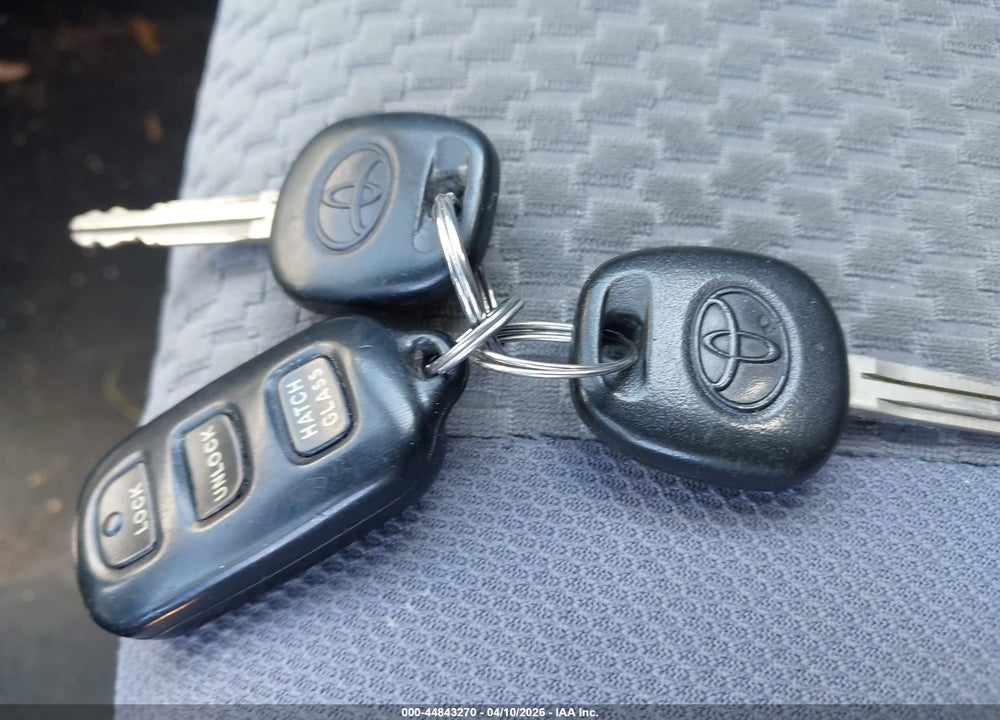 2005 TOYOTA MATRIX VIN: 2T1KR32E55C489078