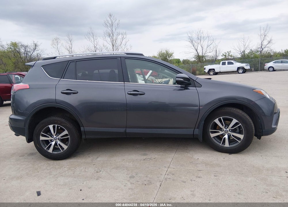 2017 TOYOTA RAV4 XLE VIN: JTMRFREV7HJ104750