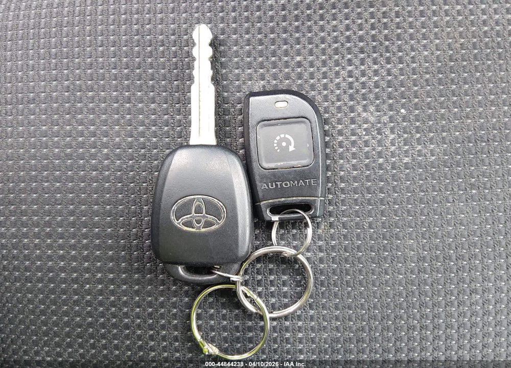 2017 TOYOTA RAV4 XLE VIN: JTMRFREV7HJ104750