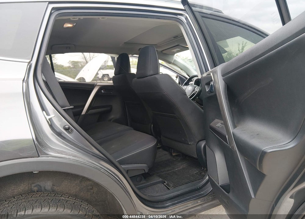 2017 TOYOTA RAV4 XLE VIN: JTMRFREV7HJ104750