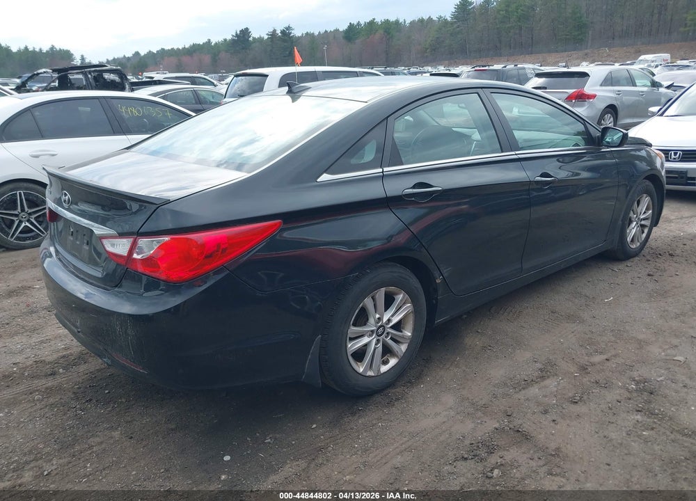 2013 HYUNDAI SONATA GLS VIN: 5NPEB4AC2DH558943