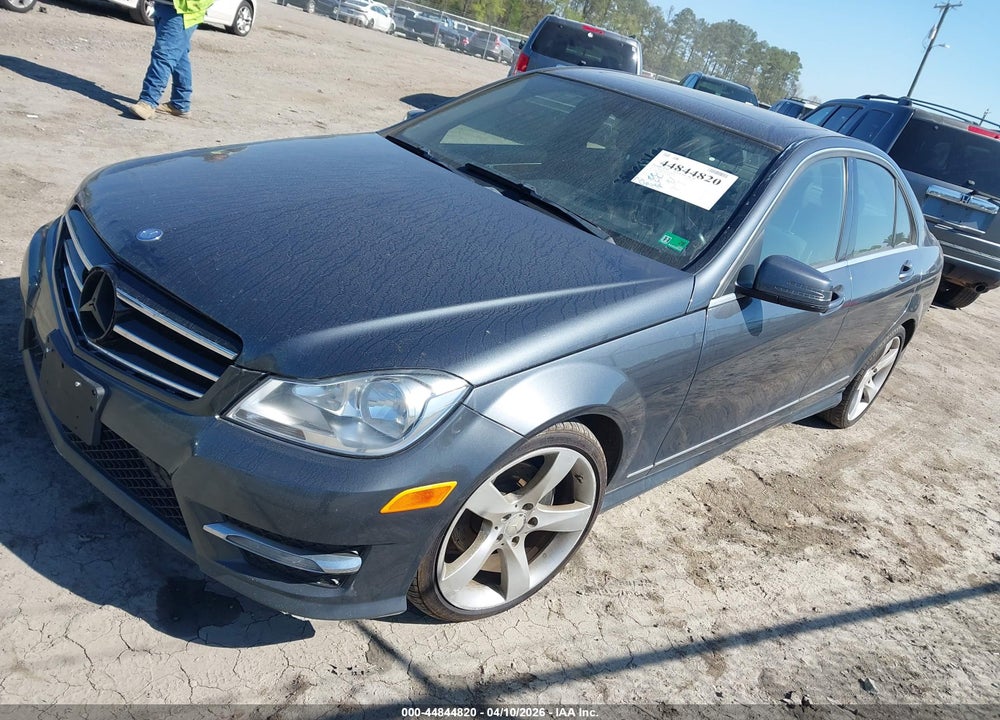 2014 MERCEDES-BENZ C 250 SPORT VIN: WDDGF4HB7EA968081