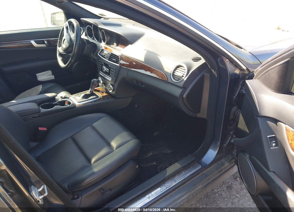 2014 MERCEDES-BENZ C 250 SPORT VIN: WDDGF4HB7EA968081