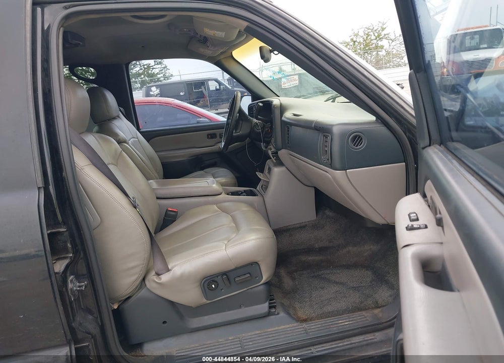 2001 CHEVROLET SUBURBAN 1500 LT VIN: 3GNFK16T41G166781