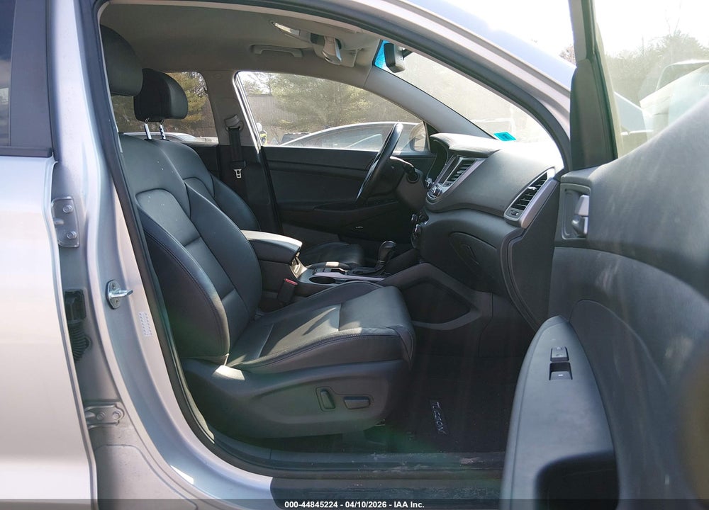 2017 HYUNDAI TUCSON SE PLUS VIN: KM8J3CA47HU531159