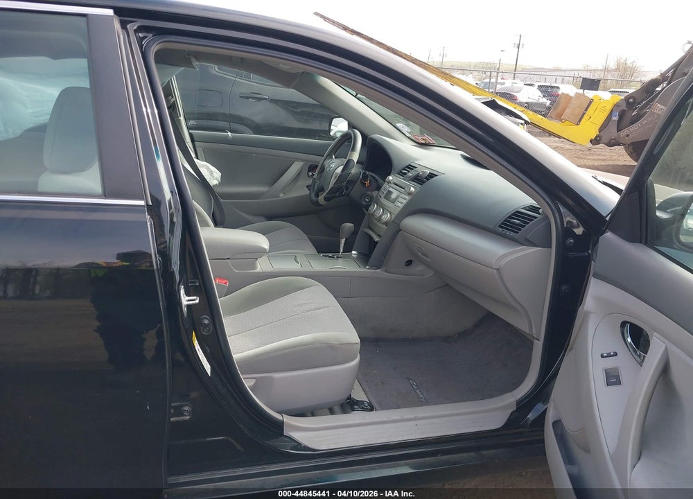 2011 TOYOTA CAMRY LE VIN: 4T1BF3EK5BU164631