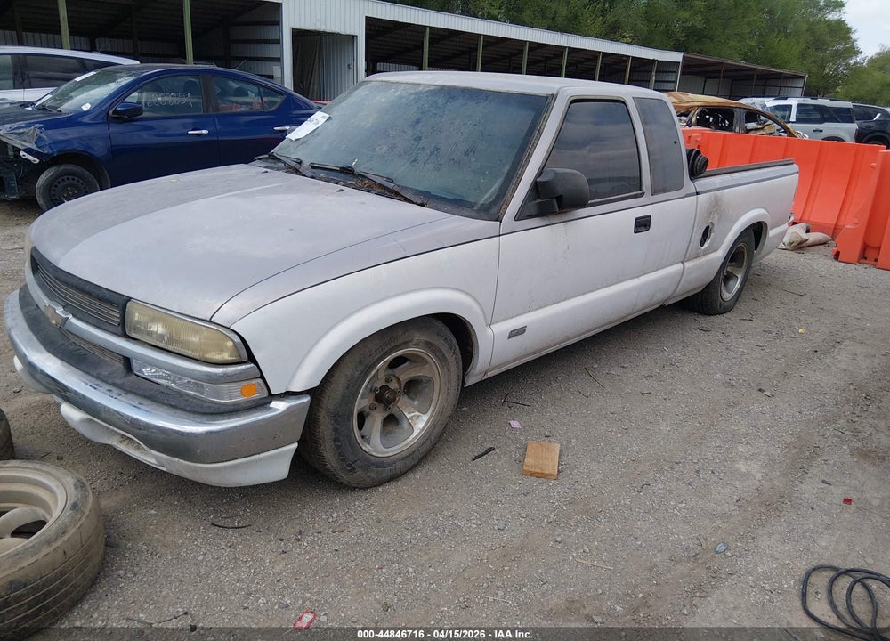 2003 CHEVROLET S-10 LS VIN: 1GCCS19H338213410