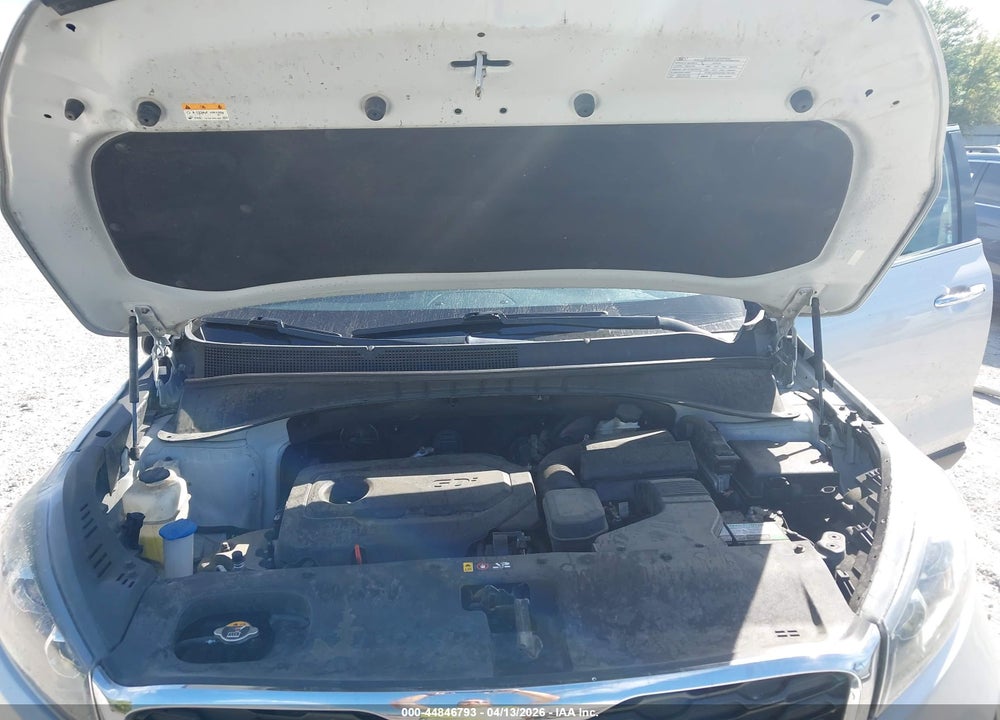 2019 KIA SORENTO 2.4L L VIN: 5XYPG4A31KG449579