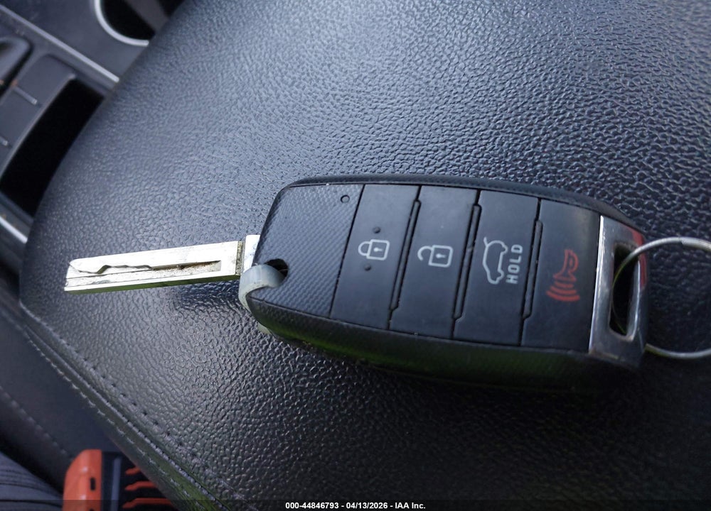 2019 KIA SORENTO 2.4L L VIN: 5XYPG4A31KG449579