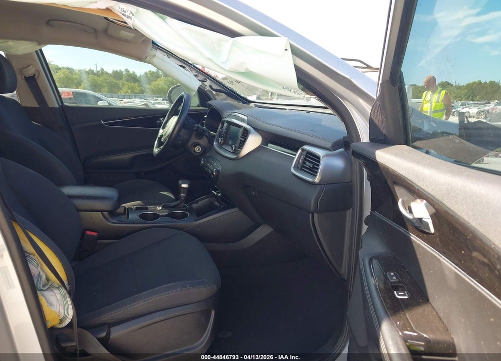 2019 KIA SORENTO 2.4L L VIN: 5XYPG4A31KG449579
