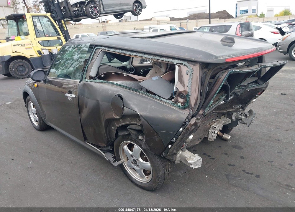 2009 MINI COOPER CLUBMAN VIN: WMWML335X9TX35725