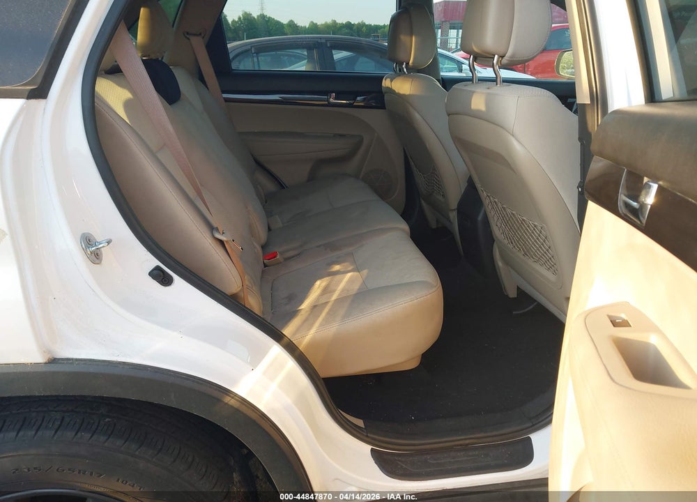 2011 KIA SORENTO LX VIN: 5XYKT3A13BG007529