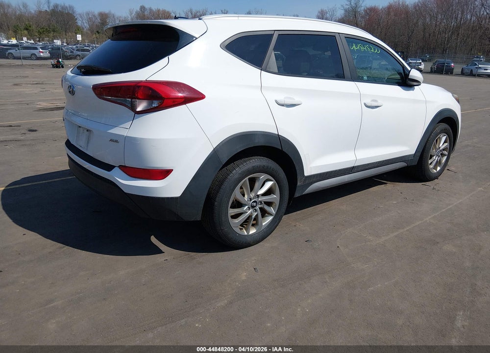 2017 HYUNDAI TUCSON SE VIN: KM8J3CA44HU306097