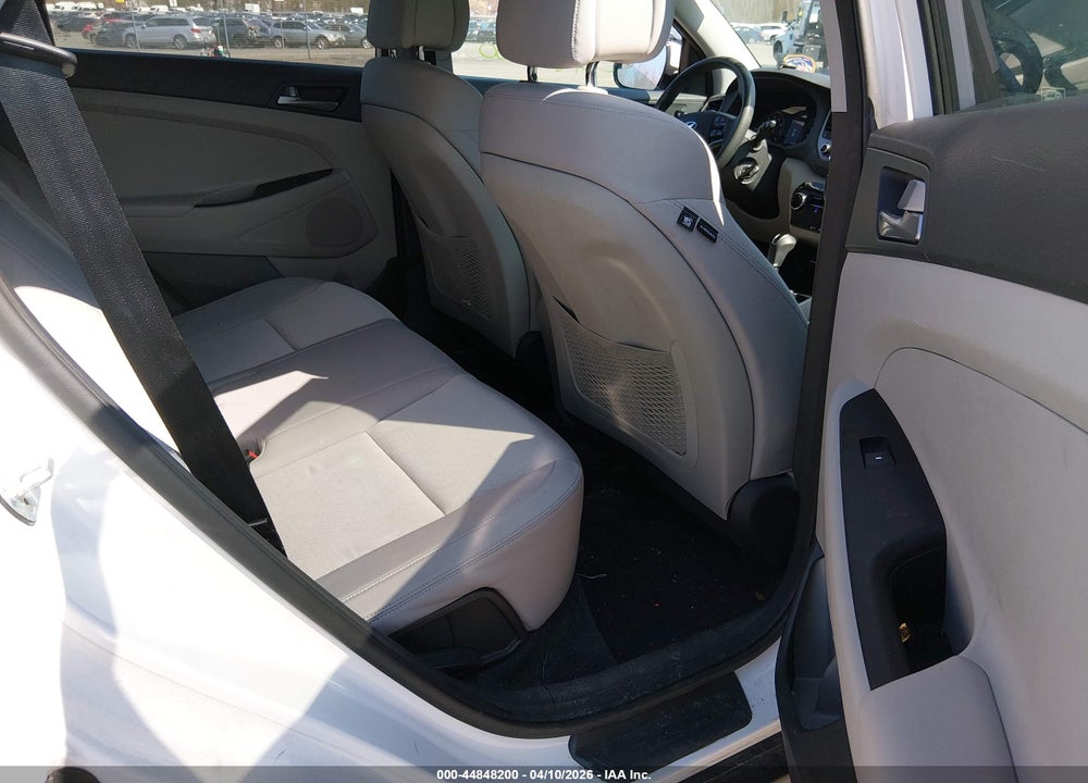 2017 HYUNDAI TUCSON SE VIN: KM8J3CA44HU306097