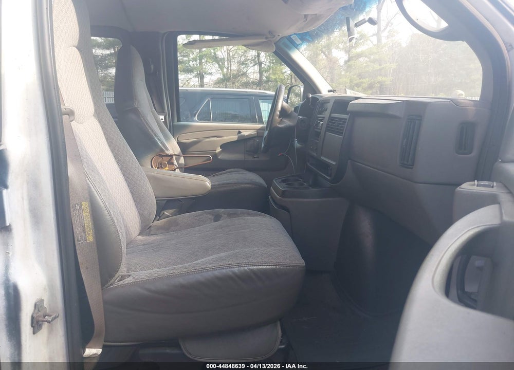 2005 CHEVROLET EXPRESS VIN: 1GAHG35UX51202835