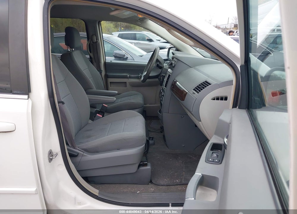 2010 CHRYSLER TOWN & COUNTRY LX VIN: 2A4RR4DE2AR309786