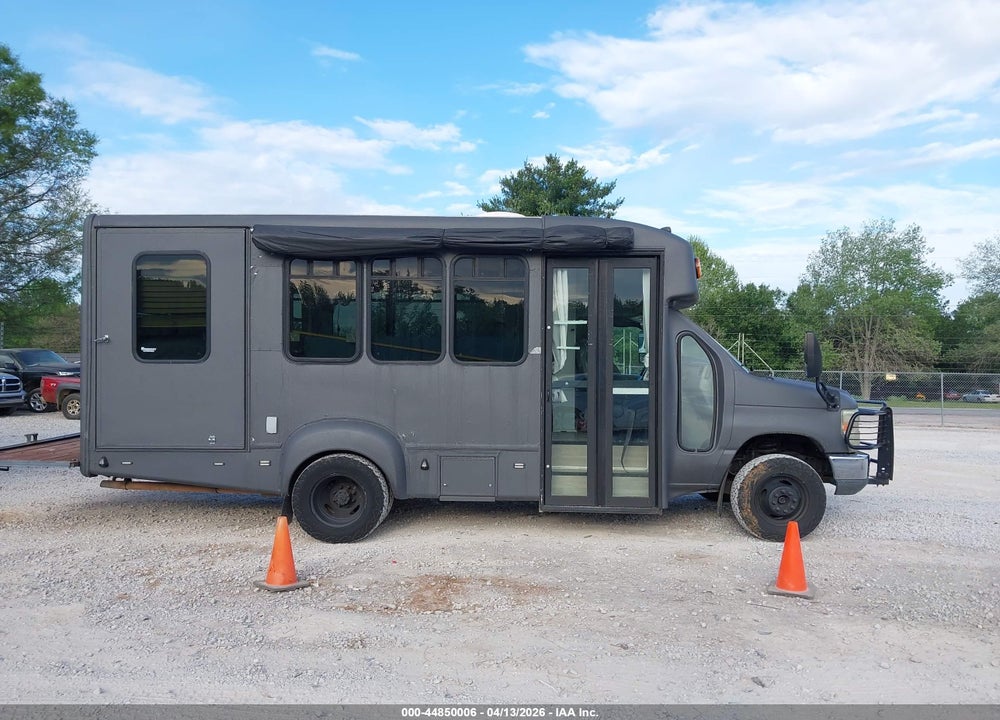 2009 FORD E-350 CUTAWAY VIN: 1FDEE35L09DA42018