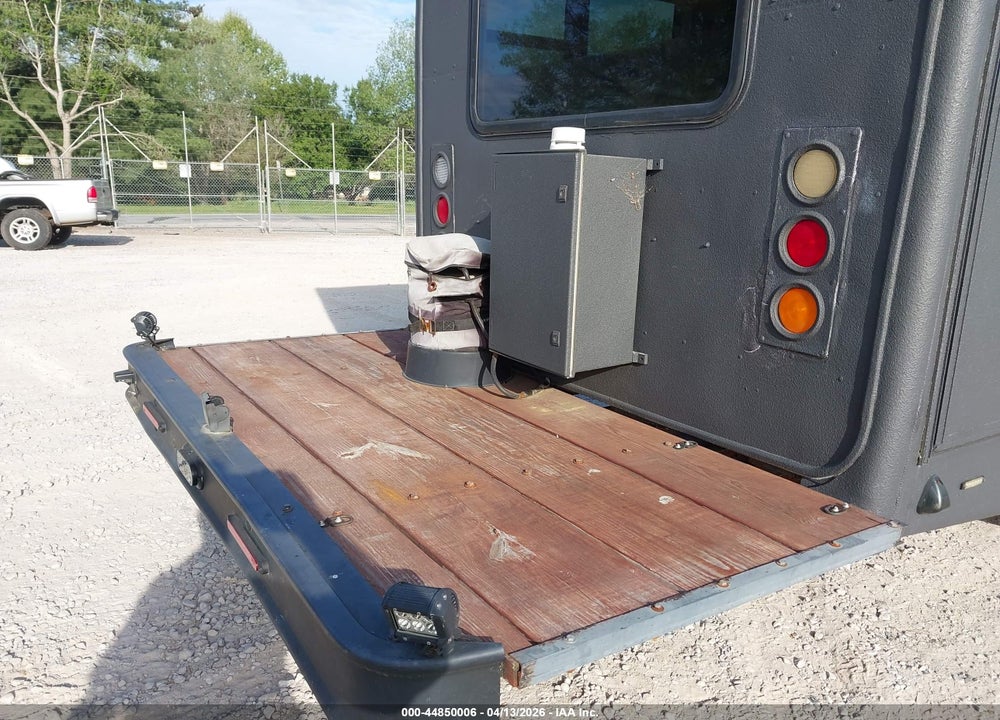 2009 FORD E-350 CUTAWAY VIN: 1FDEE35L09DA42018