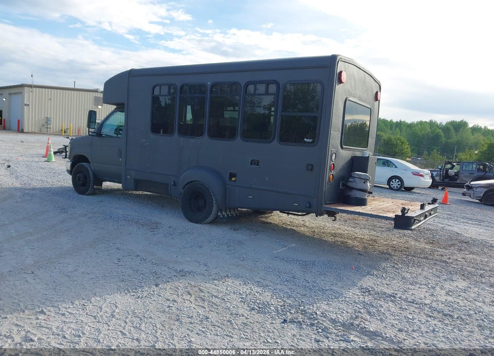 2009 FORD E-350 CUTAWAY VIN: 1FDEE35L09DA42018