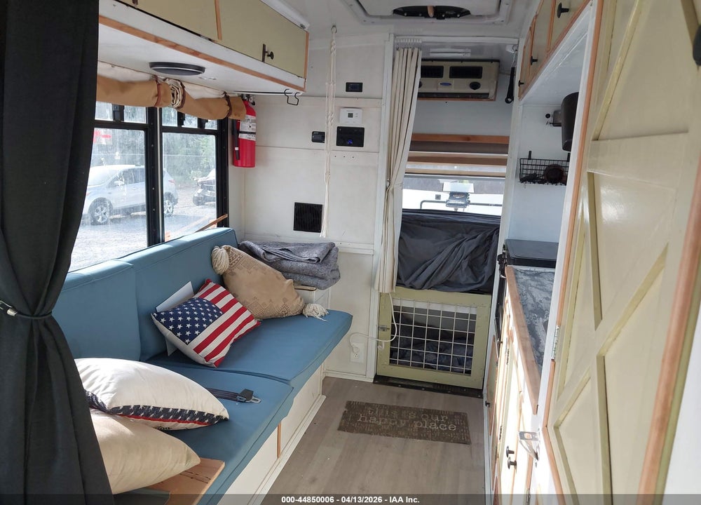 2009 FORD E-350 CUTAWAY VIN: 1FDEE35L09DA42018