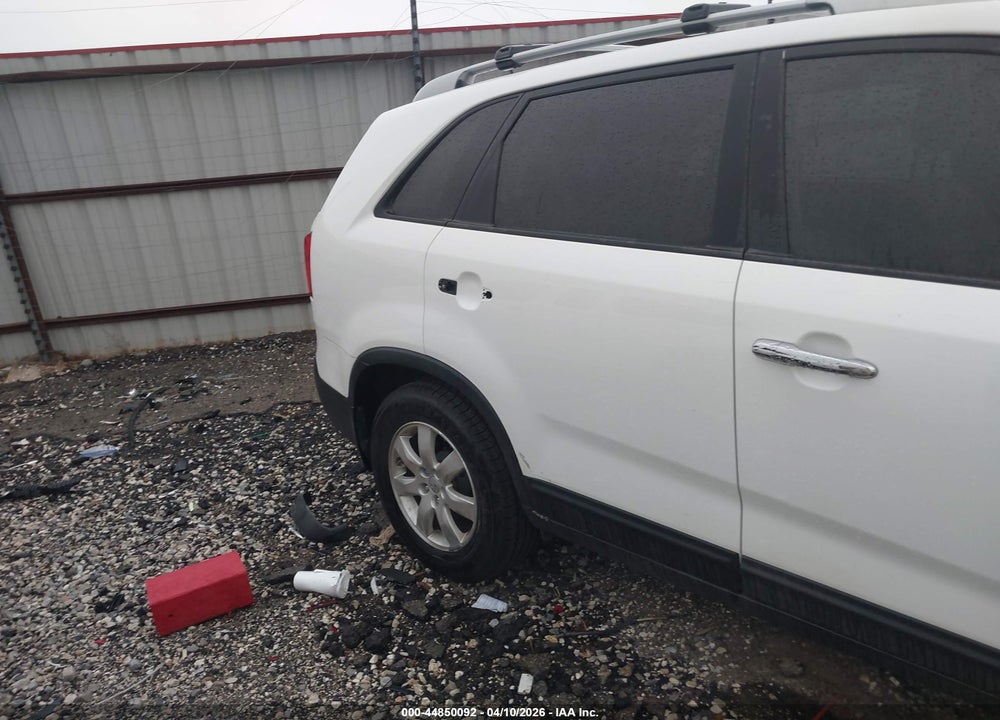 2013 KIA SORENTO LX V6 VIN: 5XYKTDA28DG390322
