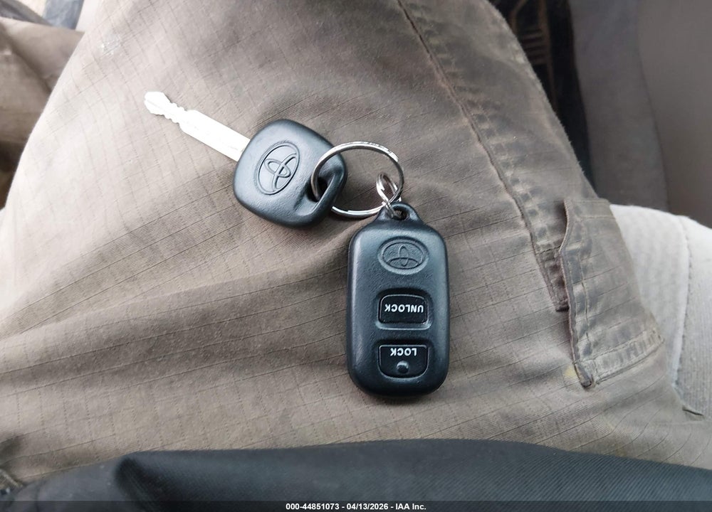 2005 TOYOTA COROLLA LE VIN: 2T1BR30E05C369823