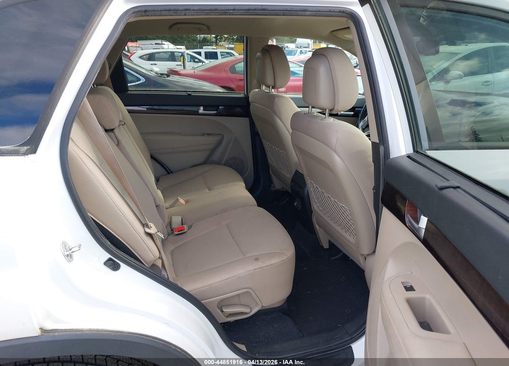 2015 KIA SORENTO LX V6 VIN: 5XYKTDA74FG620534