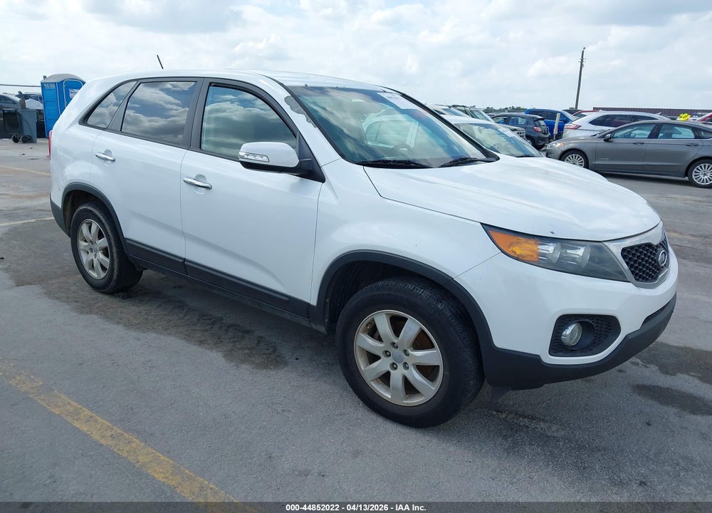 2013 KIA SORENTO LX VIN: 5XYKT4A16DG418352