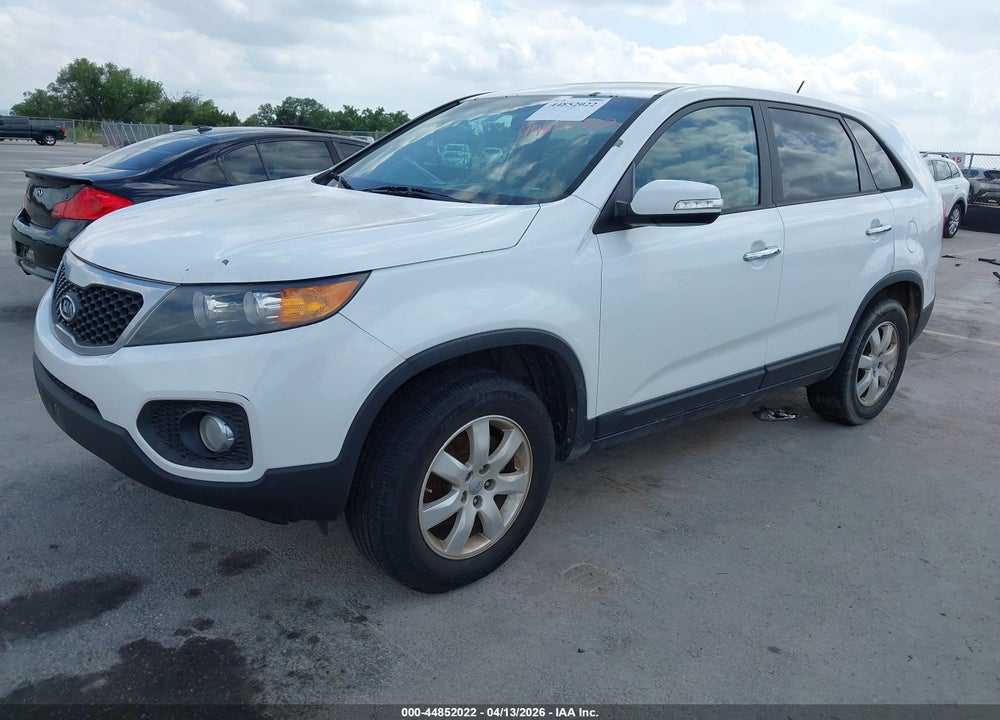 2013 KIA SORENTO LX VIN: 5XYKT4A16DG418352