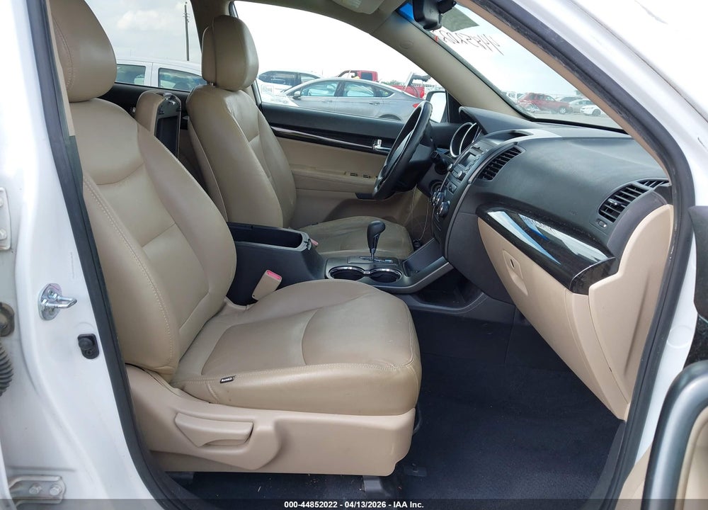 2013 KIA SORENTO LX VIN: 5XYKT4A16DG418352
