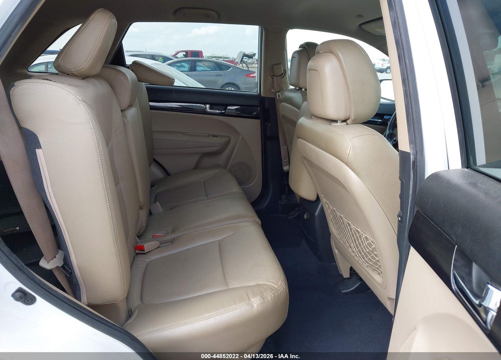 2013 KIA SORENTO LX VIN: 5XYKT4A16DG418352
