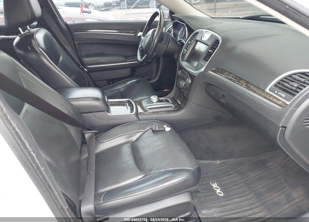 2016 CHRYSLER 300C VIN: 2C3CCAET1GH165675