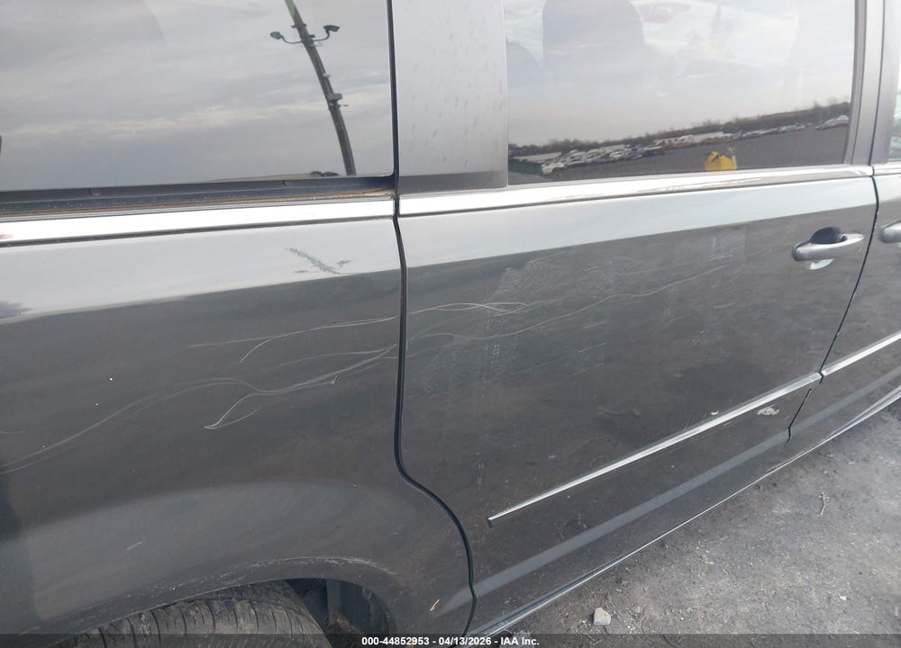 2011 DODGE GRAND CARAVAN CREW VIN: 2D4RN5DG6BR751659