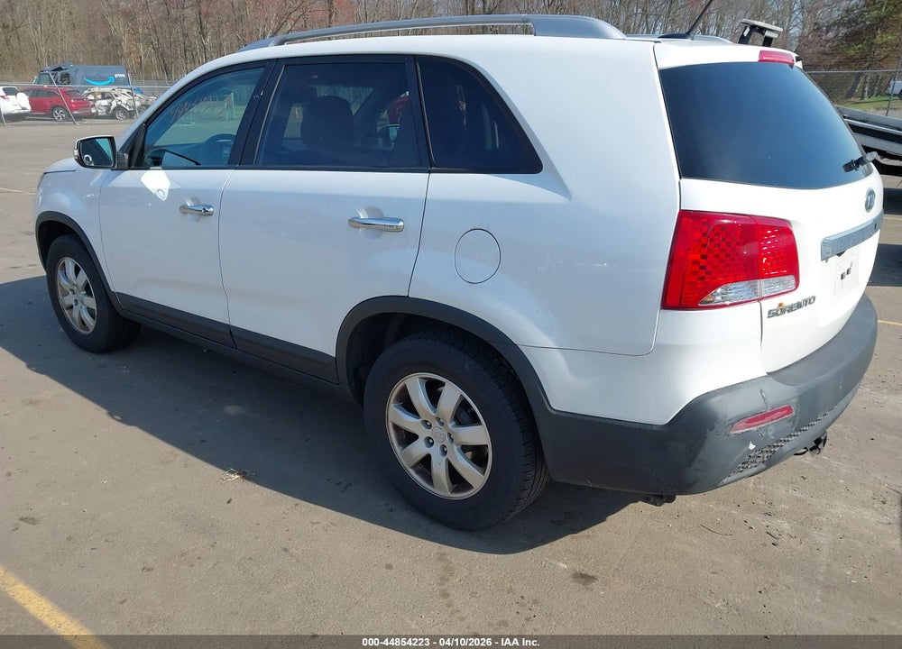 2011 KIA SORENTO LX VIN: 5XYKT4A17BG110412