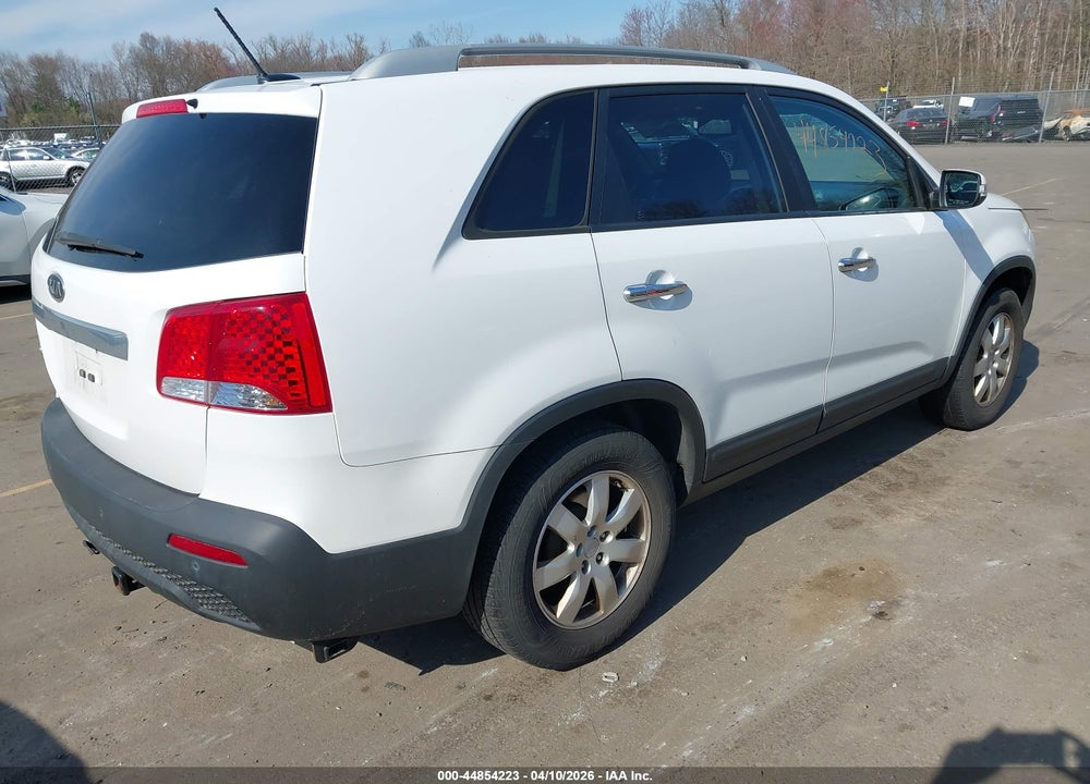 2011 KIA SORENTO LX VIN: 5XYKT4A17BG110412