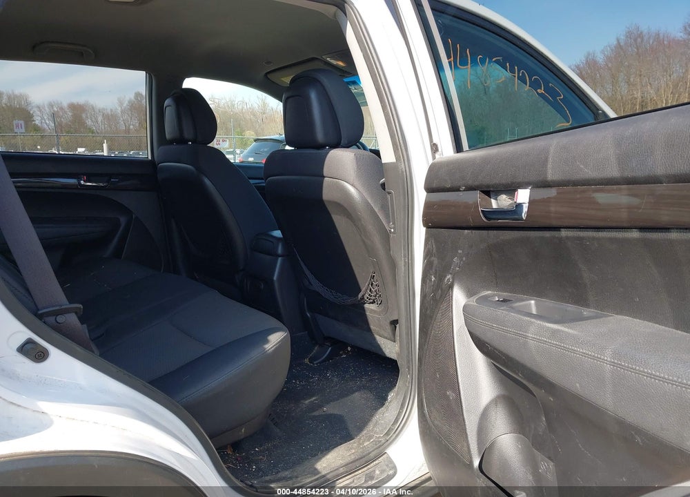 2011 KIA SORENTO LX VIN: 5XYKT4A17BG110412