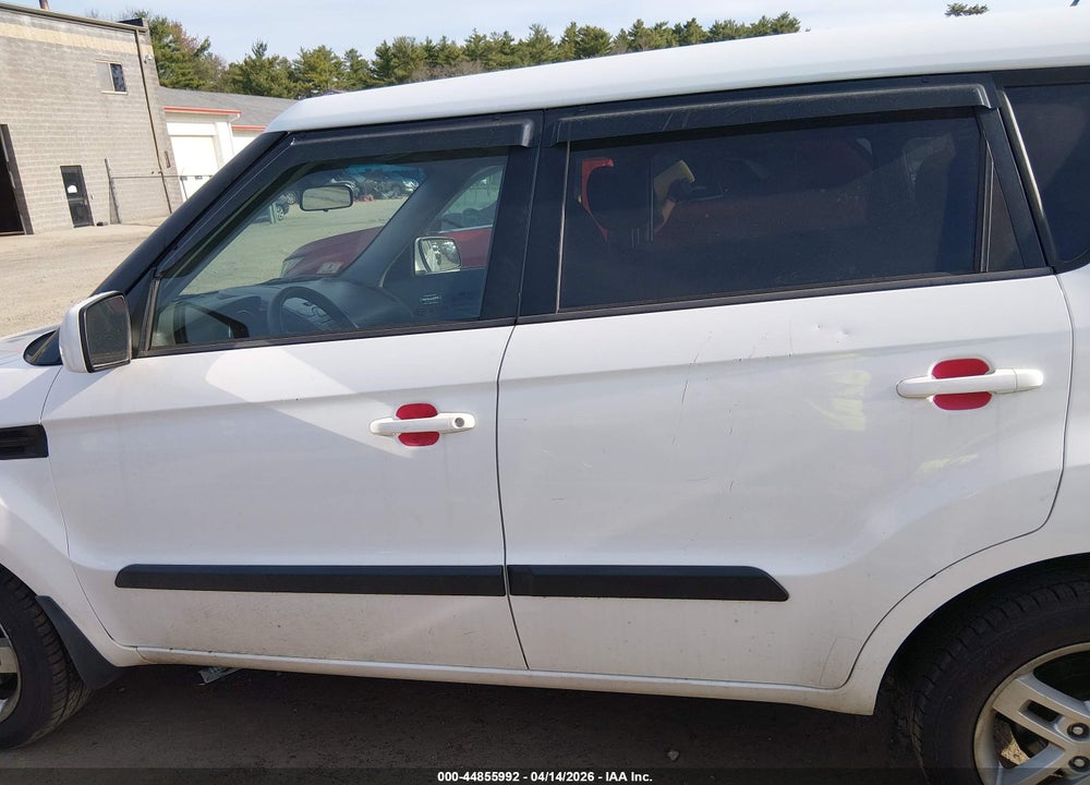 2011 KIA SOUL + VIN: KNDJT2A29B7343794
