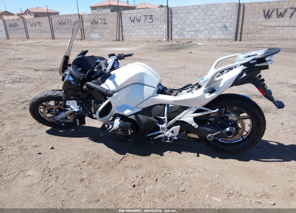 2022 BMW R 1250 RT VIN: WB10L0306N6F91684