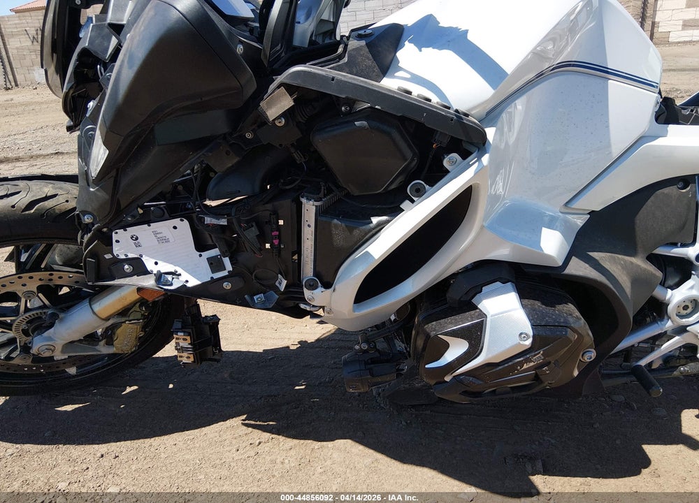 2022 BMW R 1250 RT VIN: WB10L0306N6F91684