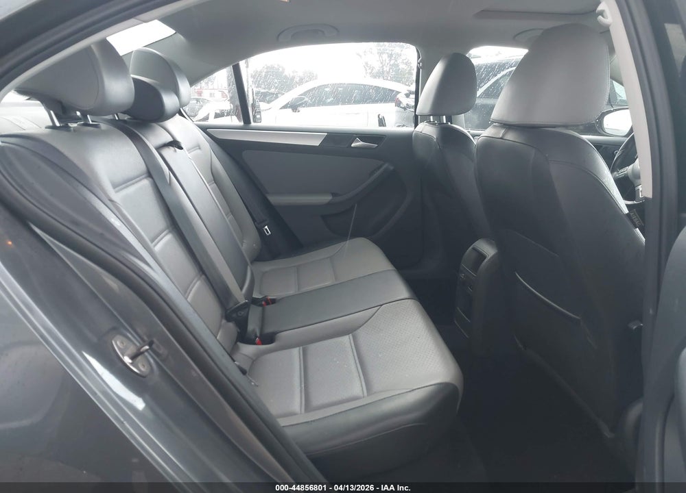 2013 VOLKSWAGEN JETTA HYBRID SEL VIN: 3VW637AJ0DM298633