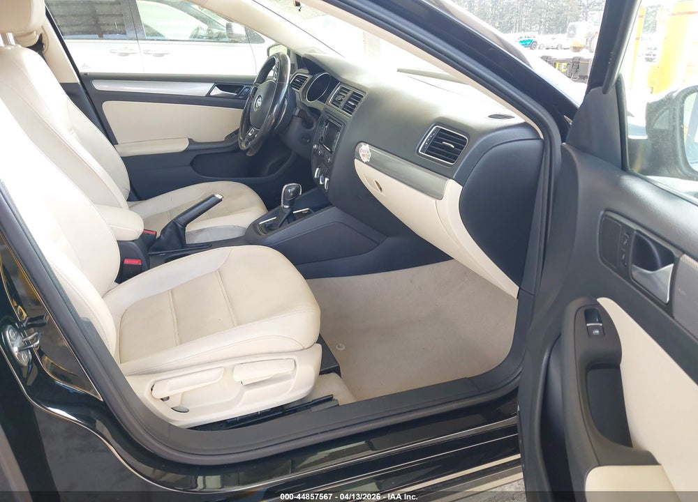 2015 VOLKSWAGEN JETTA 1.8T SE VIN: 3VWD07AJ9FM214635