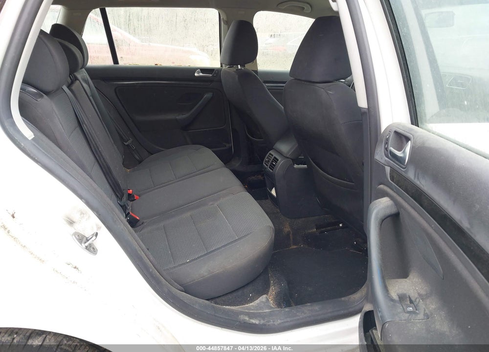 2013 VOLKSWAGEN JETTA SPORTWAGEN 2.5L S VIN: 3VWKP7AJ9DM639272