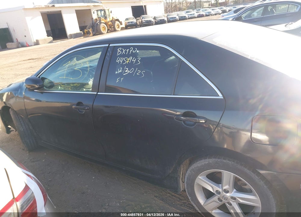 2014 TOYOTA CAMRY SE VIN: 4T1BF1FK1EU325077