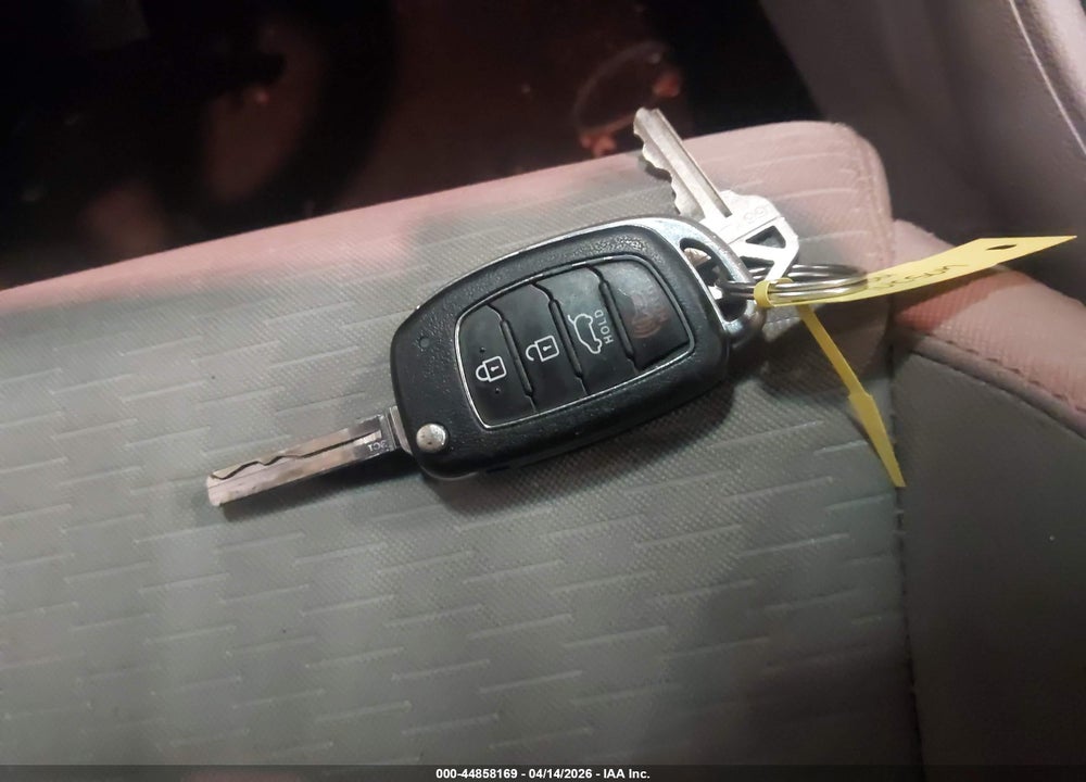 2019 HYUNDAI TUCSON SE VIN: KM8J2CA44KU907407